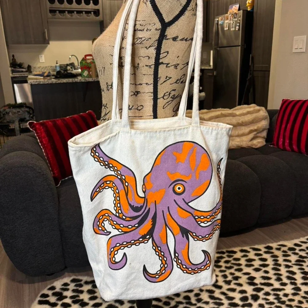 Canvas tote w/ a bold octopus graphic